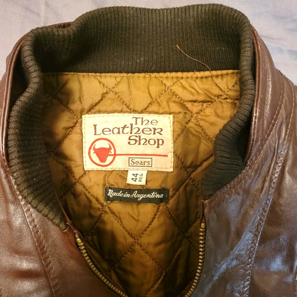 The Leather Shops brown warm and heavy coat. 44 reg brand new not a flaw on it. - Picture 2 of 9